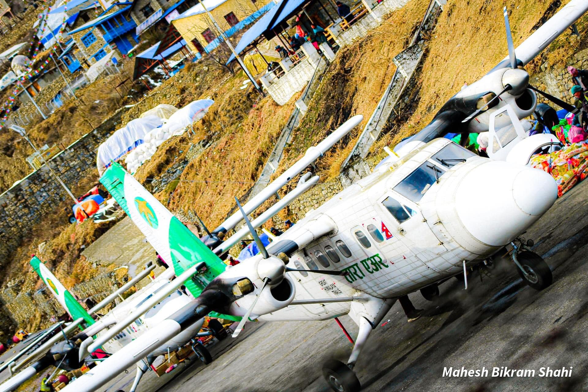 Illustration of an electric aircraft flying in the sky.